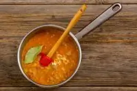 Чечевичный суп со свининой и копченой паприкой