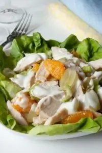 Салат из курицы с апельсином и виноградом