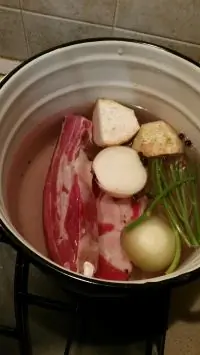 Щи с говяжьей грудинкой