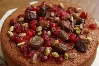 Каштановый пирог с миндалем, клюквой и фисташками