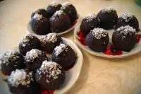 Пирожное «Картошка» из темного шоколада с добавлением коньяка