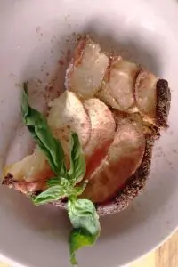 Творожная запеканка с яблоками без муки и манки