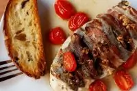 Запеченая курица с тапенадом