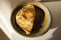 Сырная лепешка с базиликом