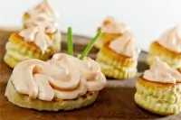 Тарталетки с лососем, рикоттой и маскарпоне Ungrande