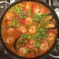 Паэлья с уткой и морским гадами