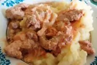 Свинина в сметанном соусе из микроволновки