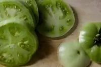 Маринованный салат из зеленых помидоров