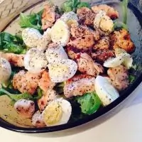 Куриный салат с перепелиными яйцами и эстрагоном