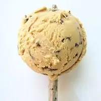 Мороженое с молотым цикорием и горьким шоколадом