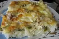 Рисовая запеканка с курицей и соусом бешамель