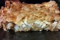 Яблочный пирог с творожной заливкой на песочном тесте