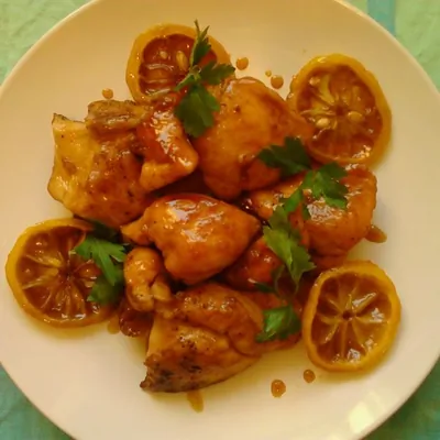 Лимонная курица под соусом