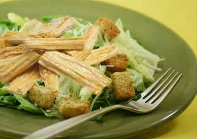 Постный «Цезарь» со спаржей