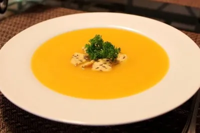Тыквенный суп с пшеничными сухариками