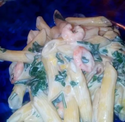 Паста с кабачком, петрушкой и креветками