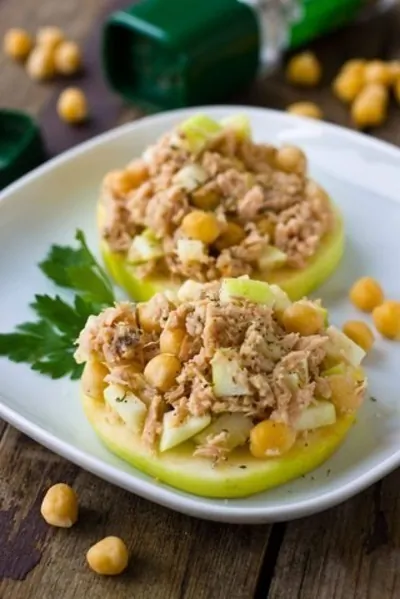 Легкий салат с нутом