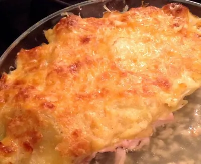 Курица с катофелем под сырным соусом с корочкой