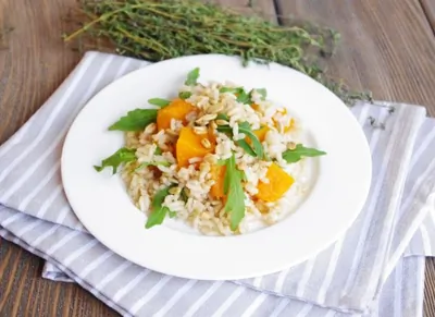 Нешлифованный рис с запеченной тыквой