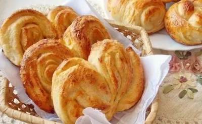 Мягкие плюшки с сахаром