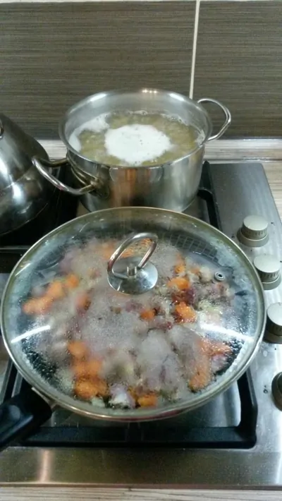 Густой гороховый суп с куриными желудочками