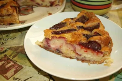 Сливовый пирог с яблоками