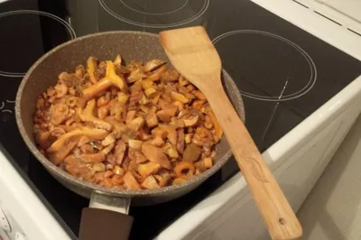 Рыжики, жареные со сметаной