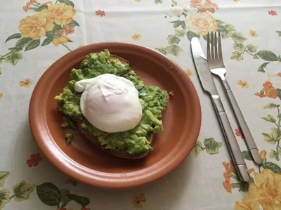 Тост с авокадо и яйцом пашот