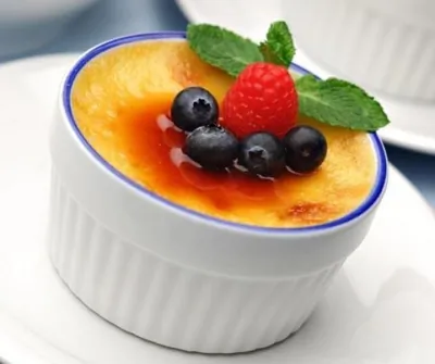 Крем-брюле с ройбосом и ягодами