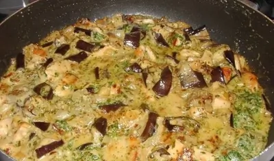 Куриное рагу с баклажанами в сметане