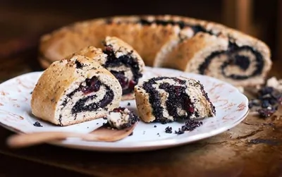 Рулет маковый с клюквой