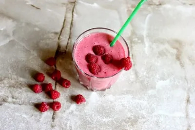 Смузи с ягодами и бананом