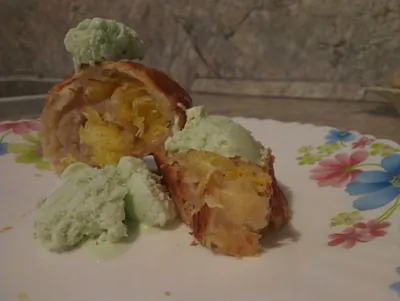 Штрудель с бананом и мандаринами