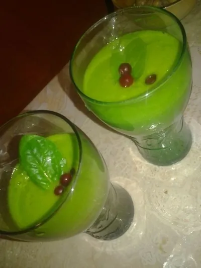 Зеленый смузи со шпинатом и имбирем