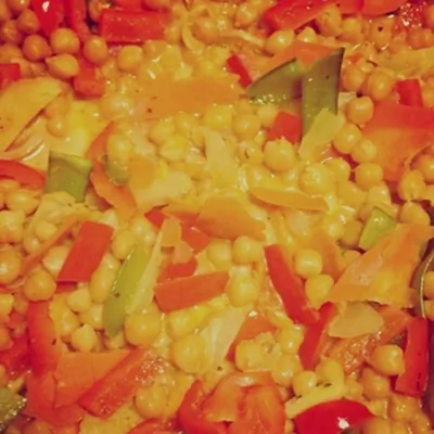 Нут с овощами в кокосовом молоке