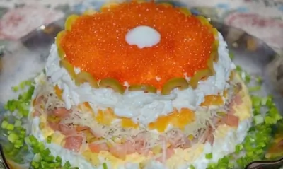 Слоеный салат из красной икры