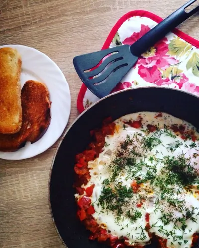 Шакшука (израильская яичница)