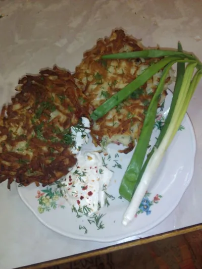 Картофельные драники со шпикачками