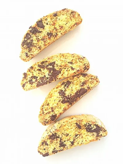 Бискотти с шафраном и горьким шоколадом