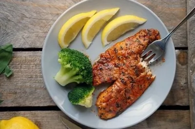 Тиляпия в панировке с пармезаном