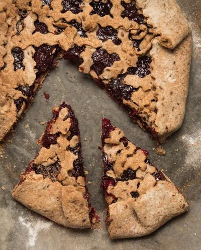 Деревенская галета с вишней