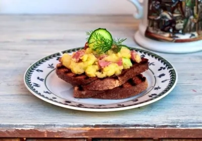 Брускетта с холодной фриттатой