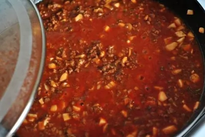 Говяжий фарш с томатами и корицей