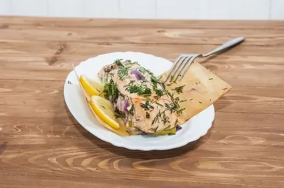 Лосось с лимоном, запечённый в гриль-бумаге