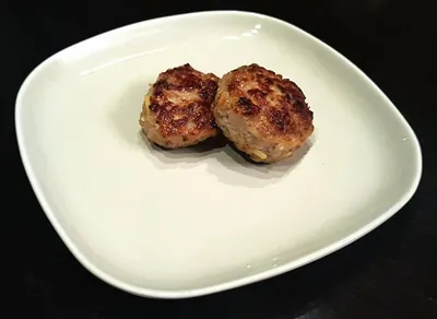 Котлеты из смеси свиного и говяжьего фарша с яйцом