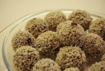 Сыроедческий десерт из фиников, кешью и банана