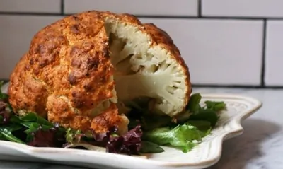 Цветная капуста, запеченная в йогурте со специями