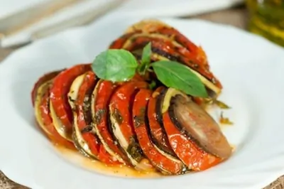 Рататуй с тимьяном и розмарином