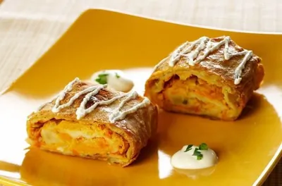 Рулет из слоеного теста с тыквой (тыквенник)