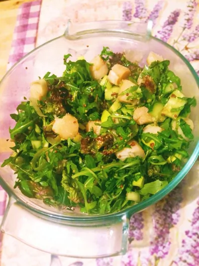 Теплый салат с гребешком и апельсиновой заправкой